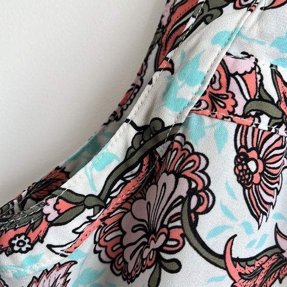 CANDIES FLORAL PATTERNS SLEEVELESS KEYHOLE BACK WOMEN TOP SIZE M - Picture 6 of 11